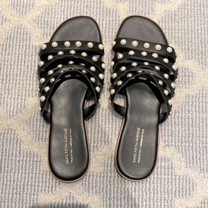 Black and pearl leather sandal - size 9
